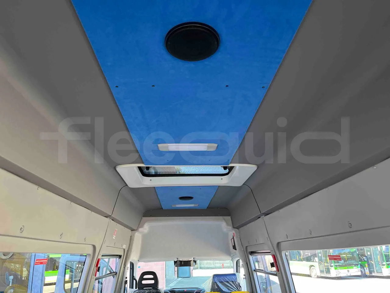 Iveco Daily - overhead compartments photo
