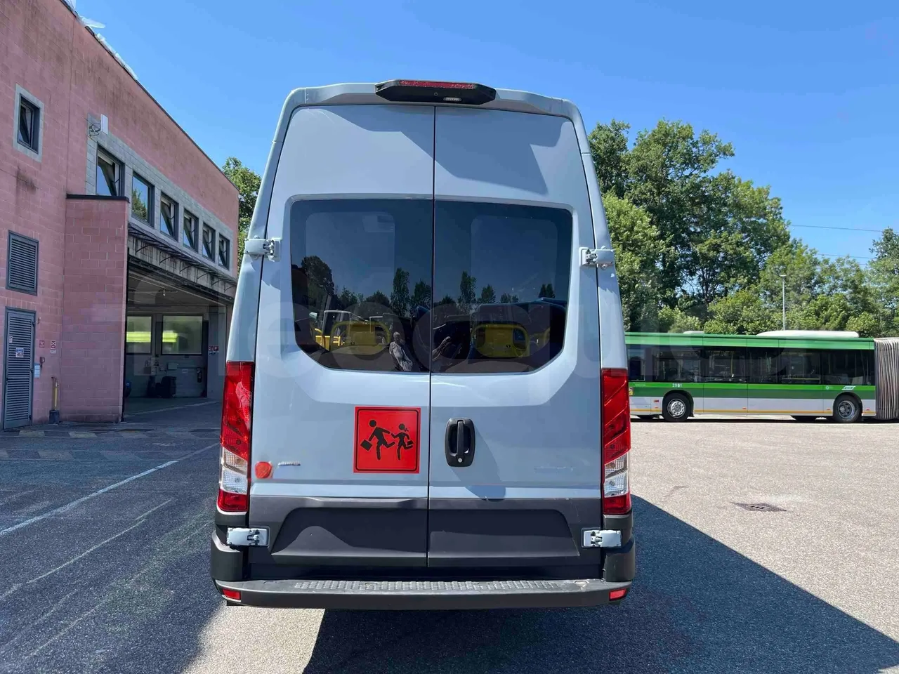 Iveco Daily - rear hatch closed