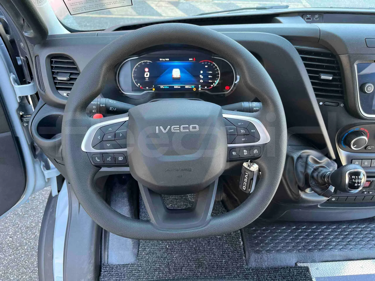 Iveco Daily - steering wheel photo