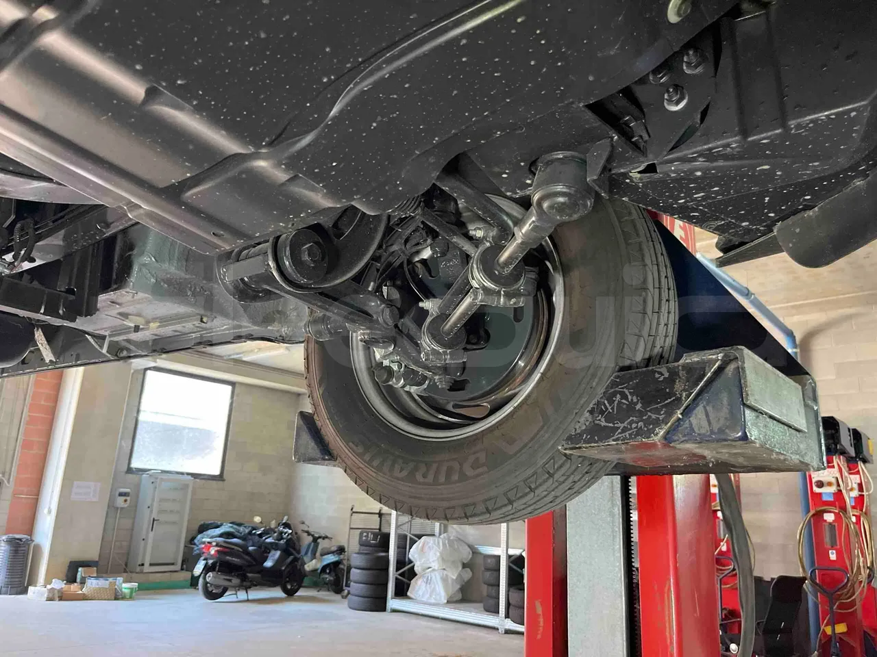 Iveco Daily - front axle left side
