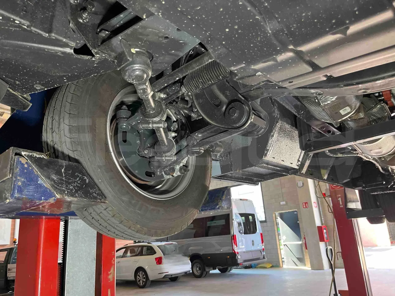 Iveco Daily - front axle right side