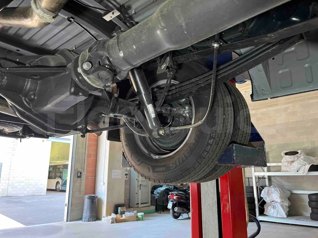 Iveco Daily - axle 3 left side