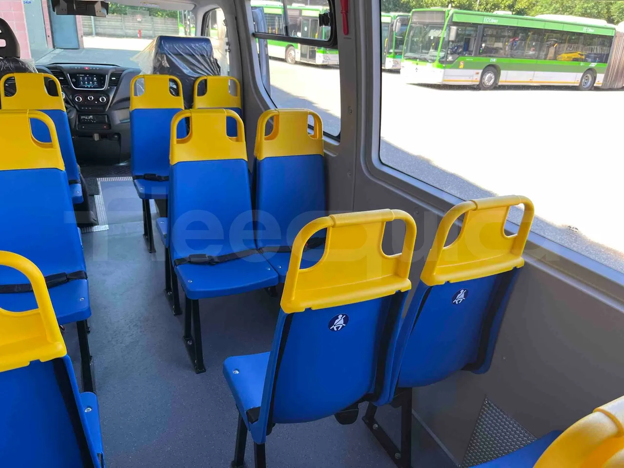 Iveco Daily - turntable internal (18m)