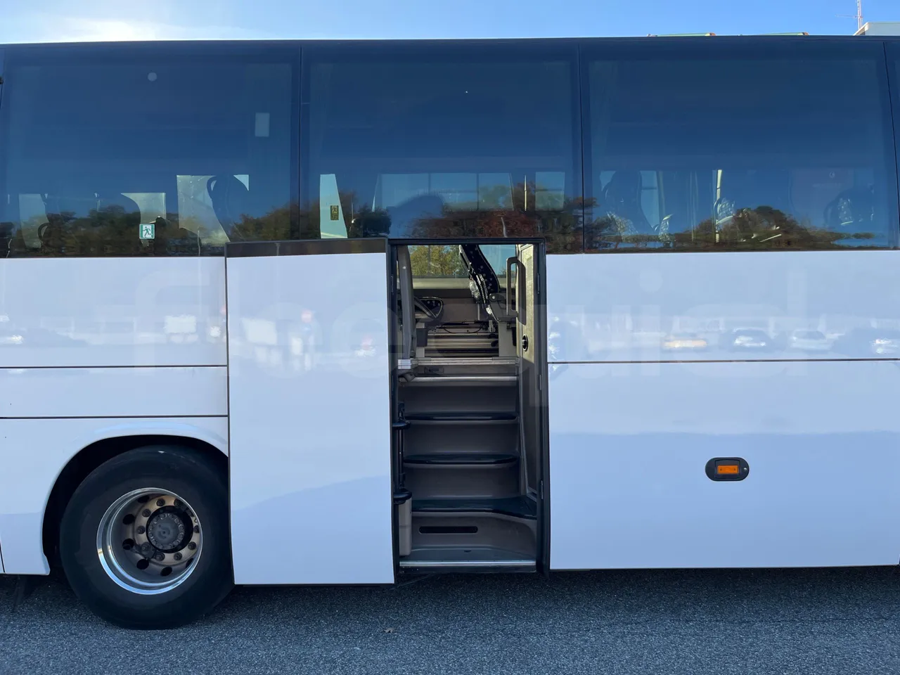 Iveco Magelys SFR2XX QC E8CN - Euro6 - 294Kw - 12,830mt - front door 3 open