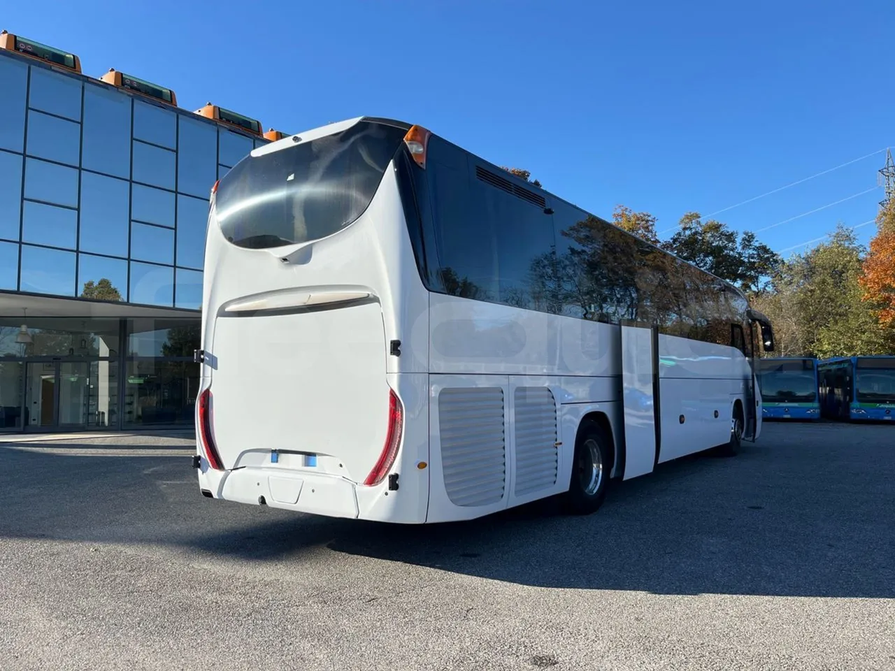 Iveco Magelys SFR2XX QC E8CN - Euro6 - 294Kw - 12,830mt - 3/4 right rear doors open