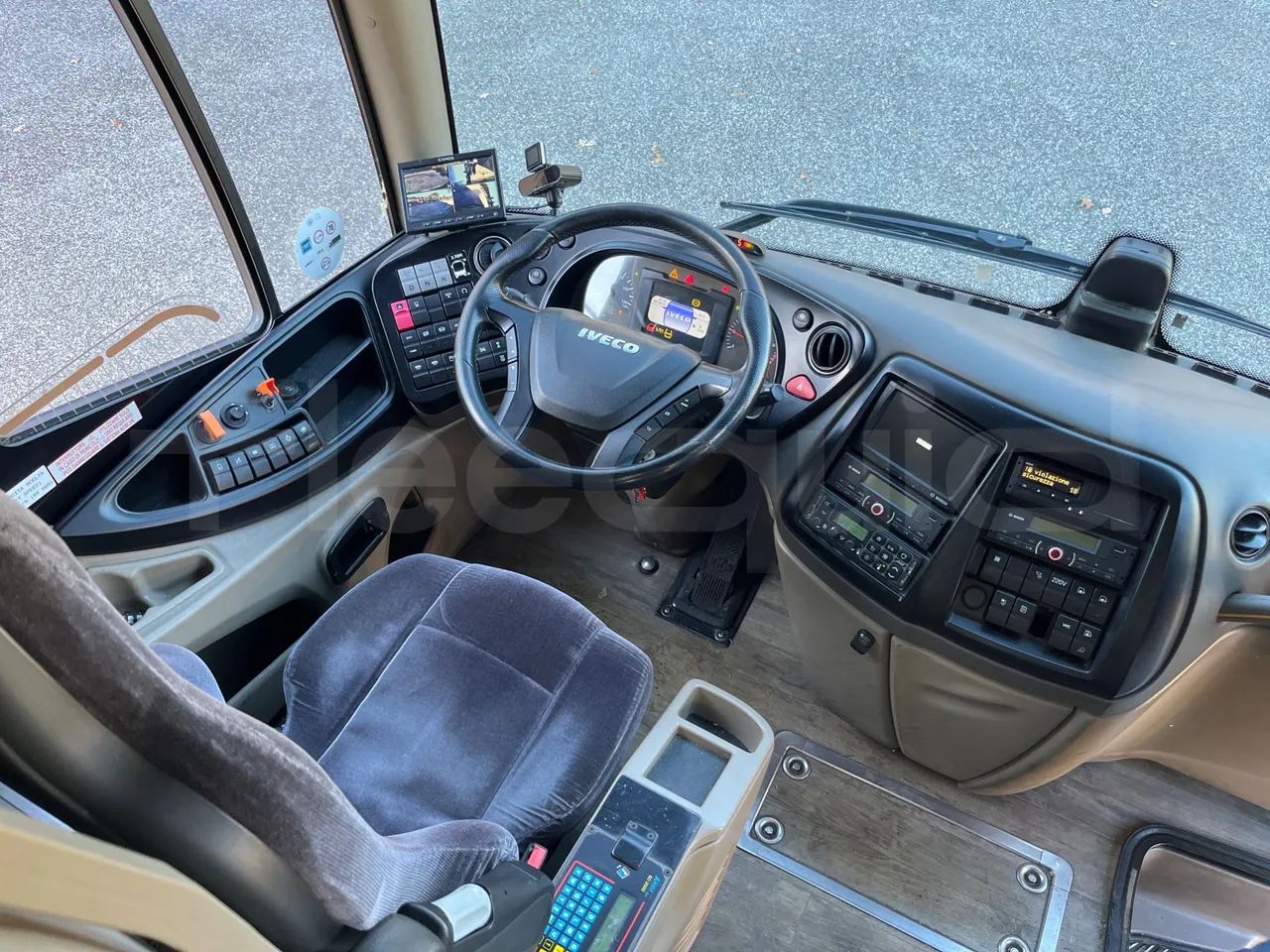 Iveco Magelys SFR2XX QC E8CN - Euro6 - 294Kw - 12,830mt - buttons panels on