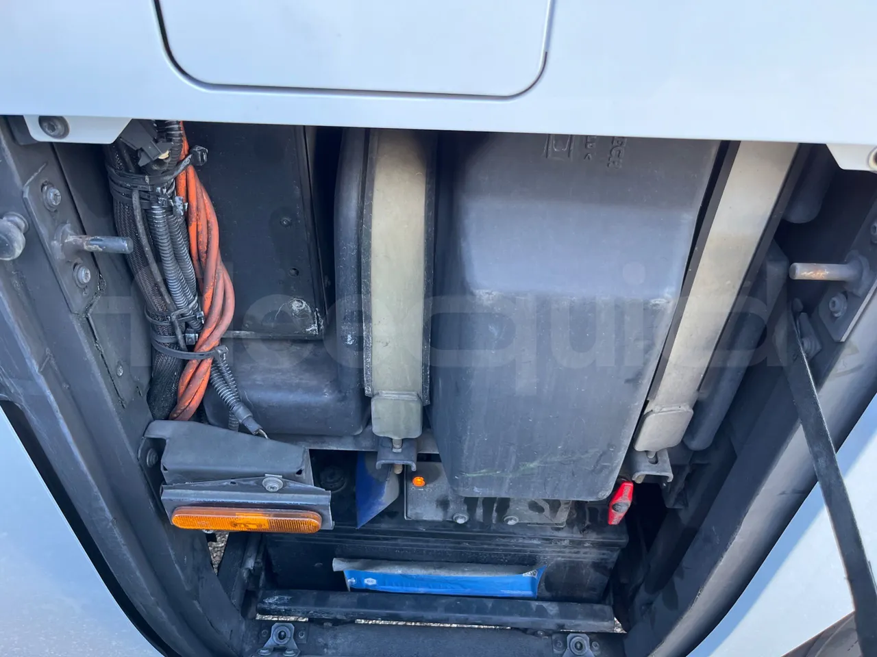 Iveco Magelys SFR2XX QC E8CN - Euro6 - 294Kw - 12,830mt - external compartments photo