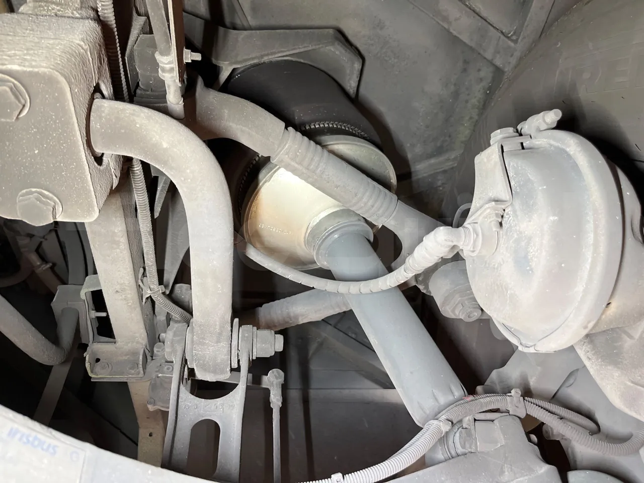 Iveco Magelys SFR2XX QC E8CN - Euro6 - 294Kw - 12,830mt - front shock absorbers left