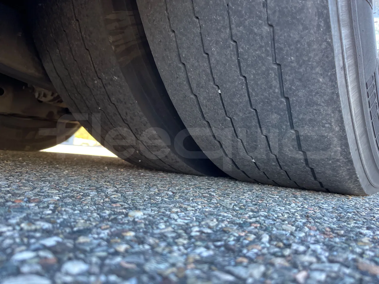 Iveco Magelys SFR2XX QC E8CN - Euro6 - 294Kw - 12,830mt - tread condition second axle tires right