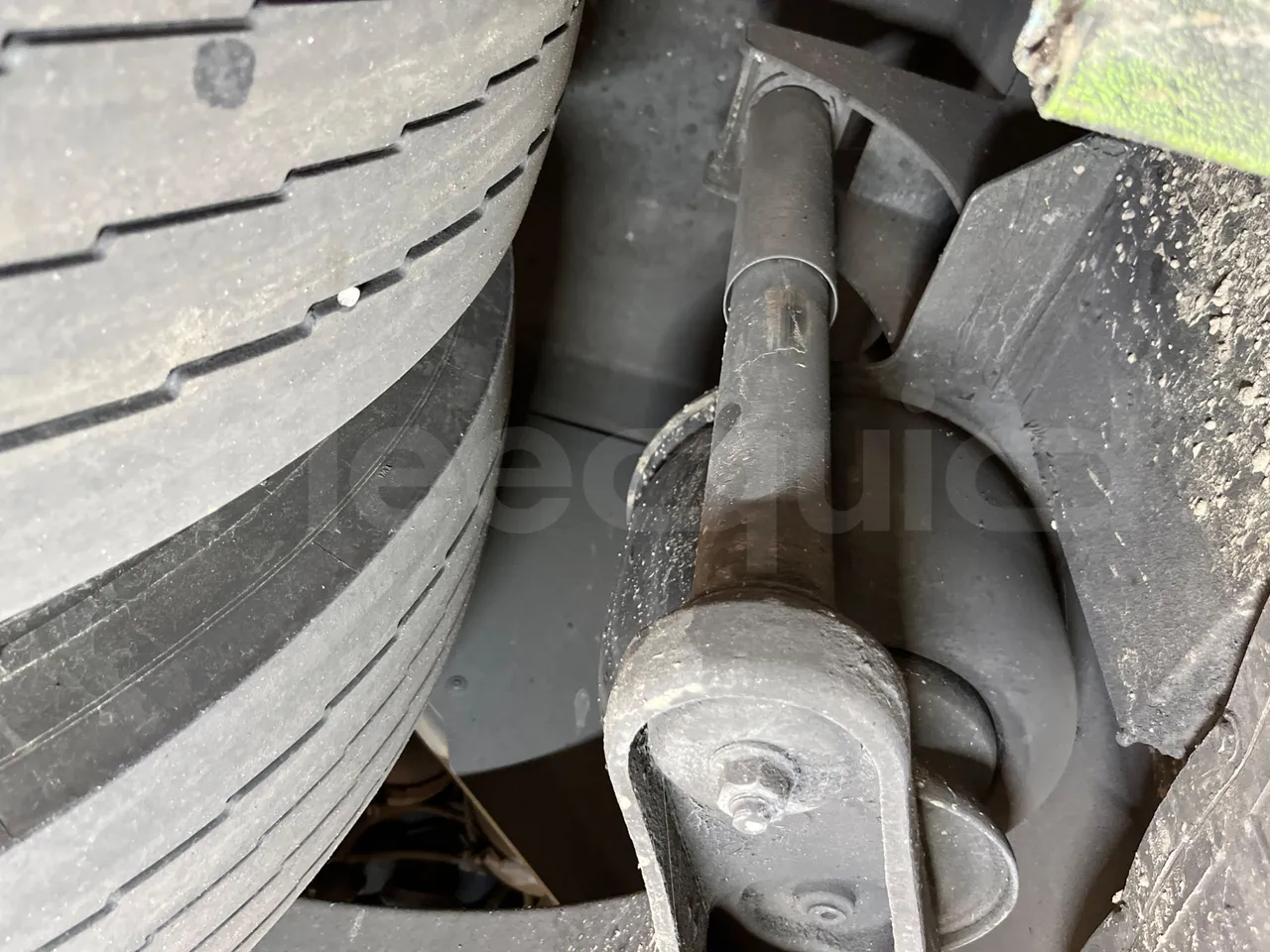 Iveco Magelys SFR2XX QC E8CN - Euro6 - 294Kw - 12,830mt - axle 2 shock absorbers 2 left