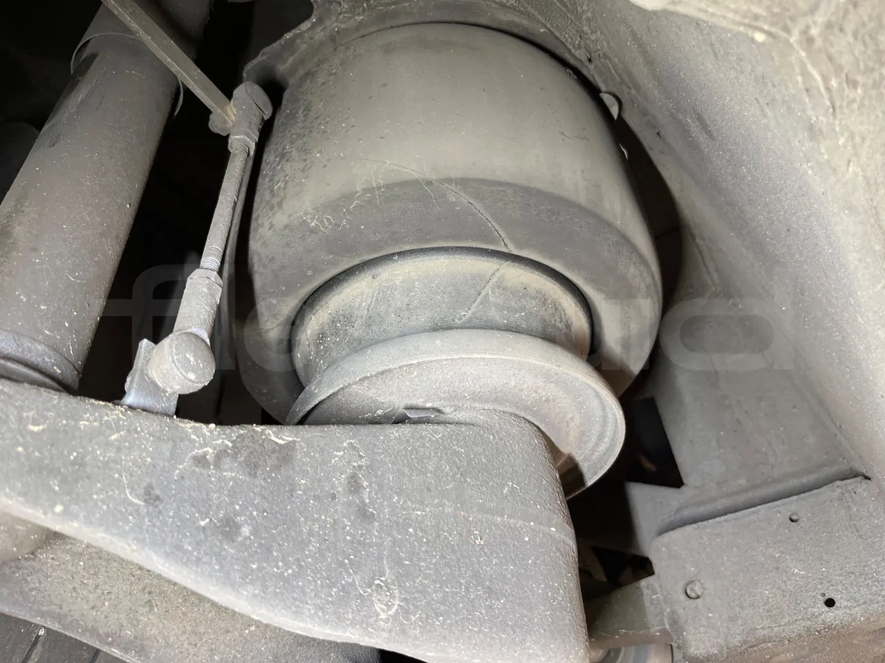 Iveco Magelys SFR2XX QC E8CN - Euro6 - 294Kw - 12,830mt - axle 2 shock absorbers 2 left