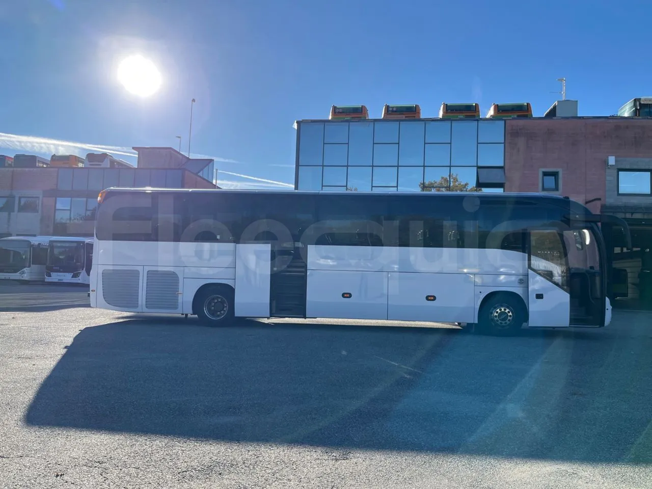 Iveco Magelys SFR2XX QC E8CN - Euro6 - 294Kw - 12,830mt - right side doors open