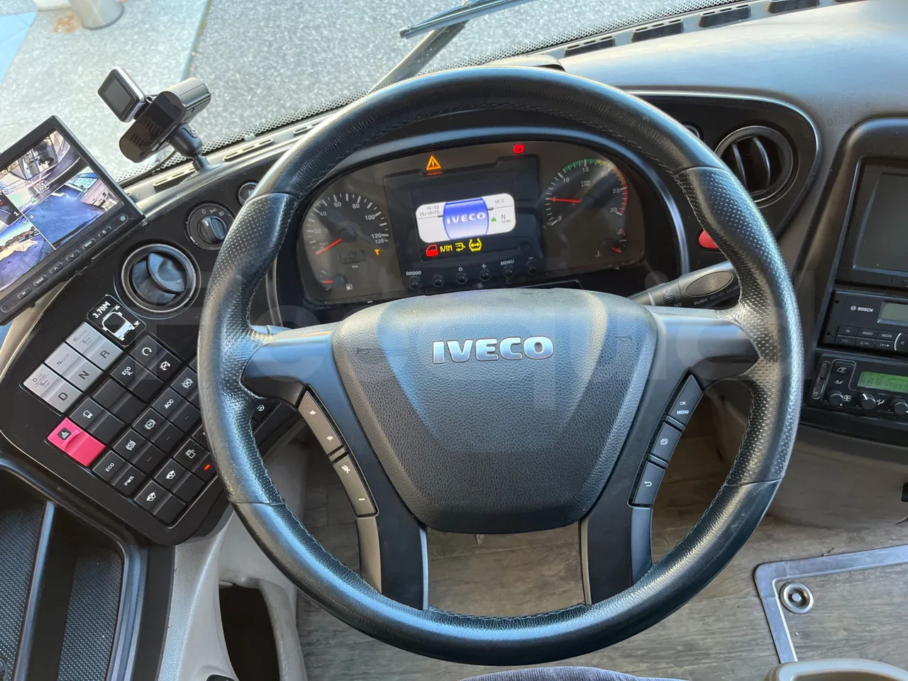 Iveco Magelys SFR2XX QC E8CN - Euro6 - 294Kw - 12,830mt - steering wheel photo