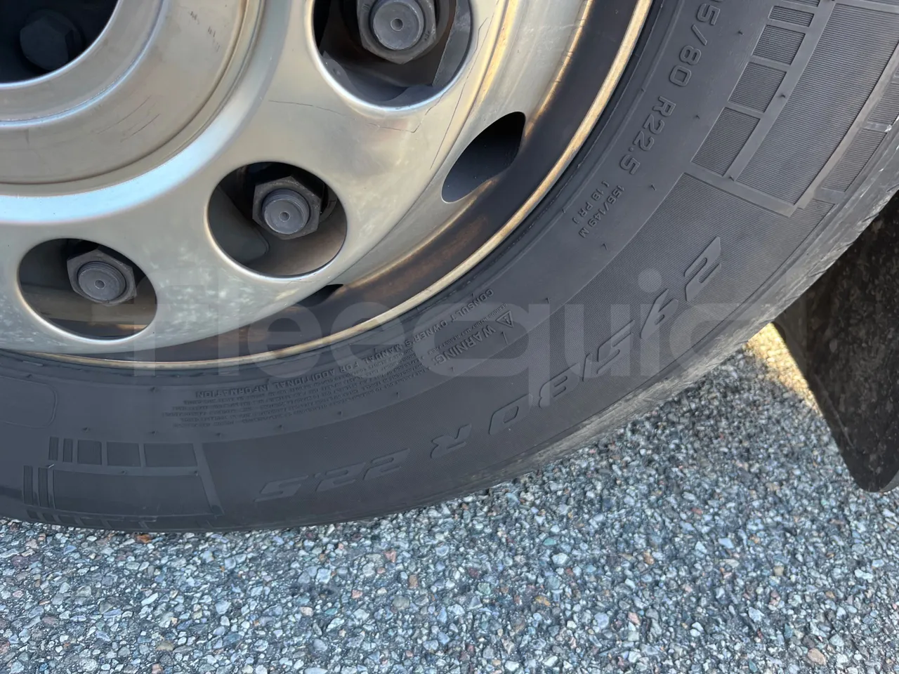 Iveco Magelys SFR2XX QC E8CN - Euro6 - 294Kw - 12,830mt - front left tire measurements