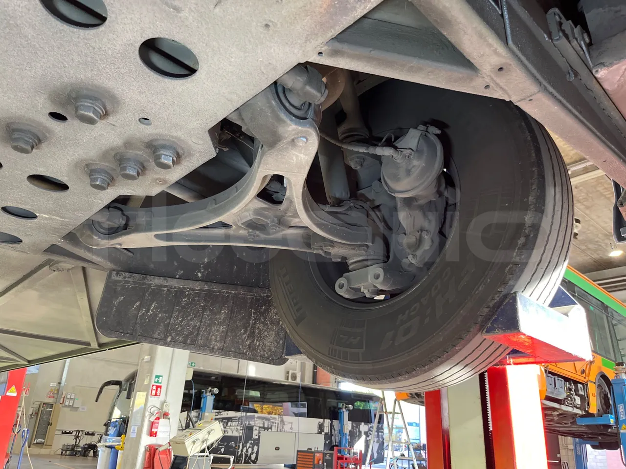 Iveco Magelys SFR2XX QC E8CN - Euro6 - 294Kw - 12,830mt - front axle left side