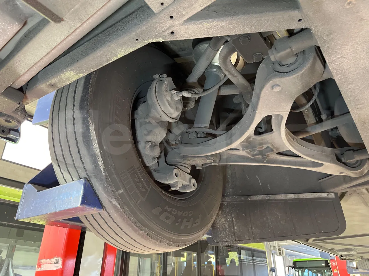 Iveco Magelys SFR2XX QC E8CN - Euro6 - 294Kw - 12,830mt - front axle right side