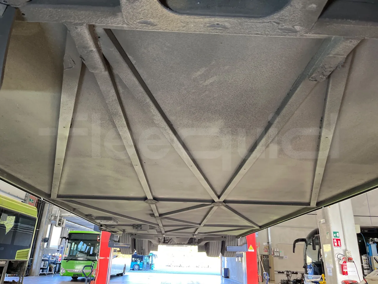 Iveco Magelys SFR2XX QC E8CN - Euro6 - 294Kw - 12,830mt - central undercarriage photo