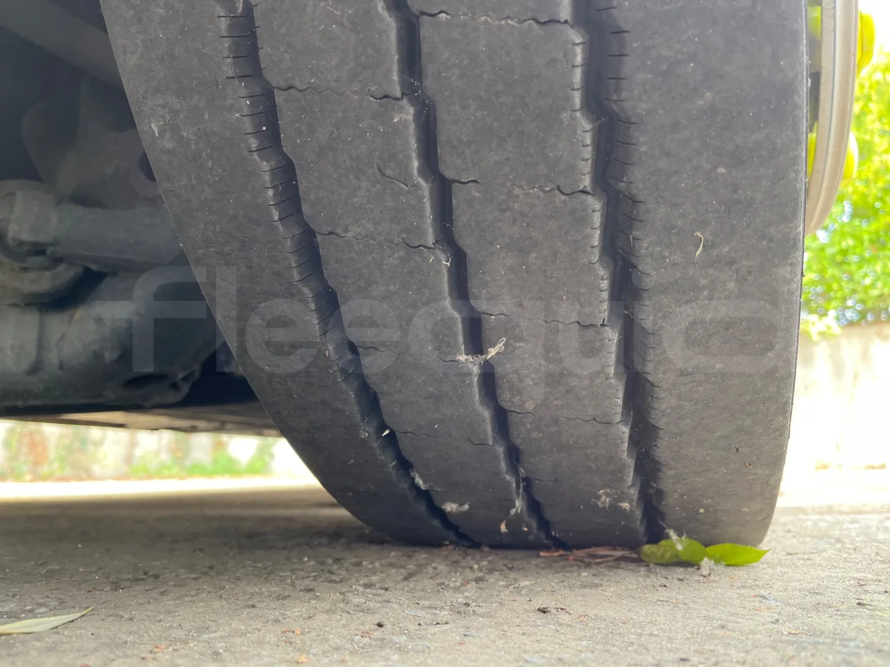 Man Lion's City A21 - EUR5 - 206kW - 11.980m - tread condition front tires right