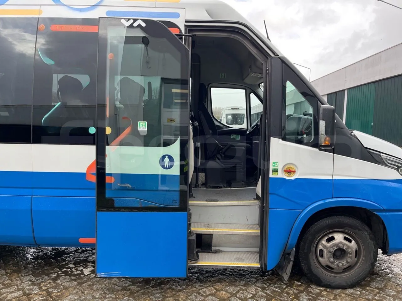 Iveco Daily A50/UNVI VENDAL - Euro 6 - 129 kW - 7.5 mt - front door 1 open