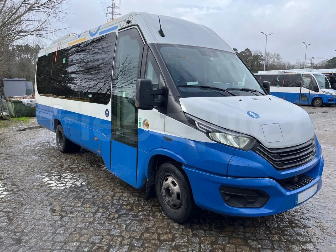 Iveco Daily A50/UNVI VENDAL - Euro 6 - 129 kW - 7.5 mt - 3/4 front right doors