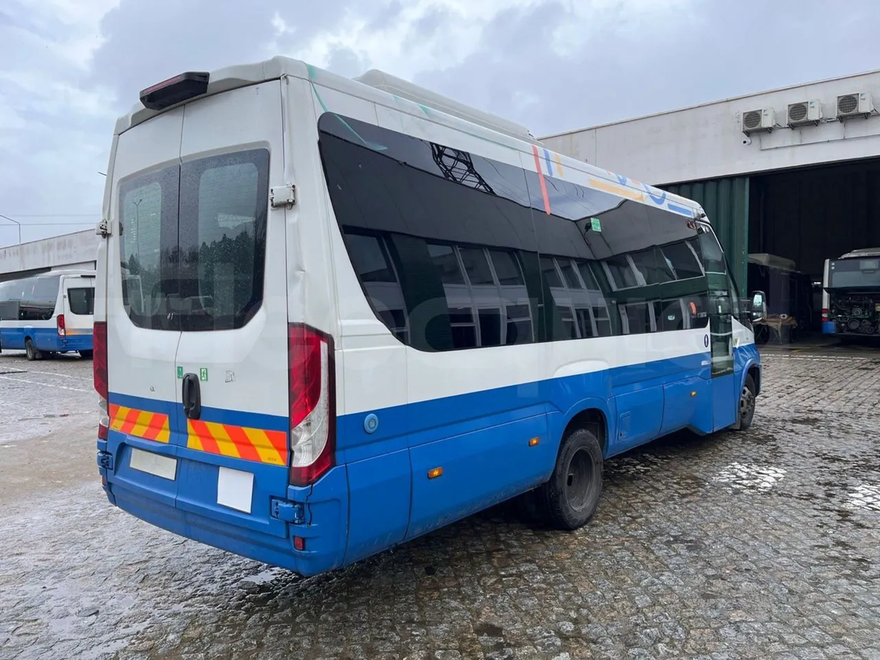 Iveco Daily A50/UNVI VENDAL - Euro 6 - 129 kW - 7.5 mt - 3/4 right rear doors closed