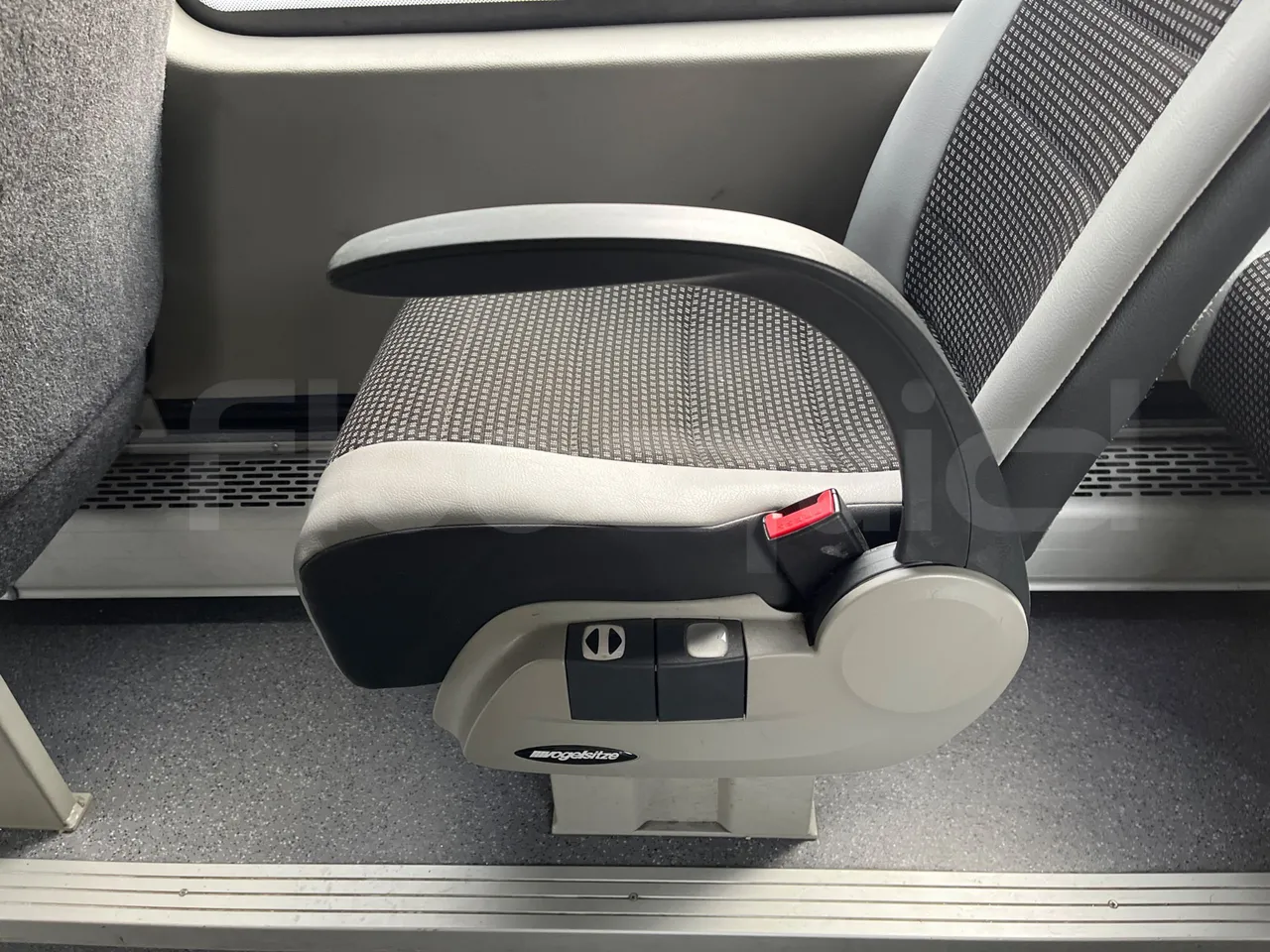 Iveco Daily A50/UNVI VENDAL - Euro 6 - 129 kW - 7.5 mt - armrest detail photo