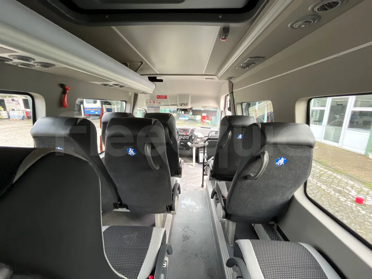 Iveco Daily A50/UNVI VENDAL - Euro 6 - 129 kW - 7.5 mt - forward view middle aisle