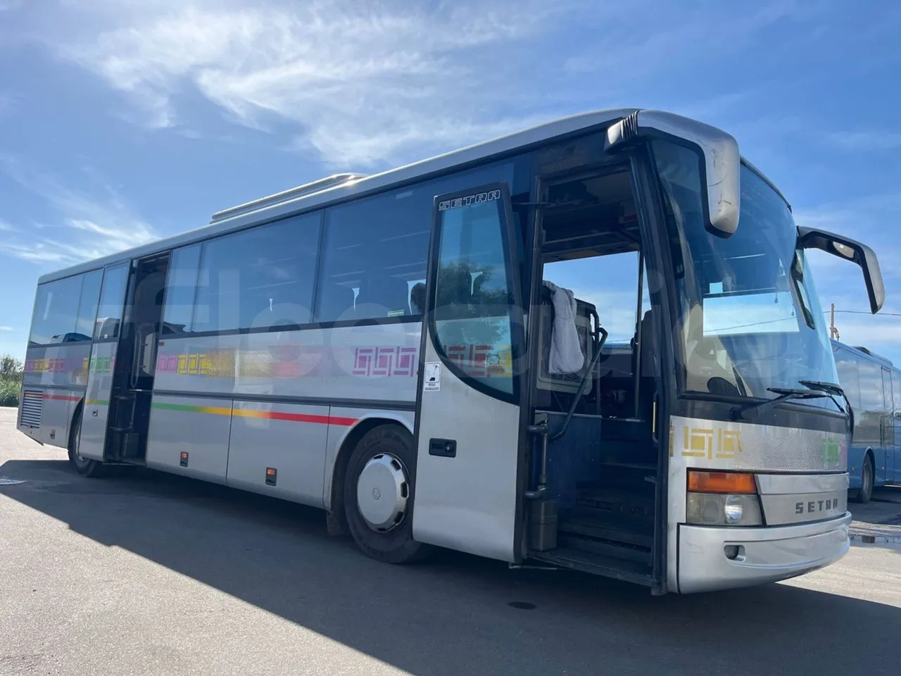 Setra S315 GT/ Euro 3 - 260 Kw - 12 Mt - 3/4 right front doors open