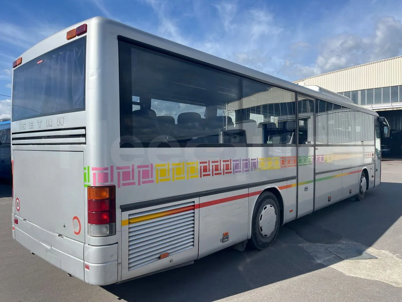 Setra S315 GT/ Euro 3 - 260 Kw - 12 Mt - 3/4 right rear doors closed