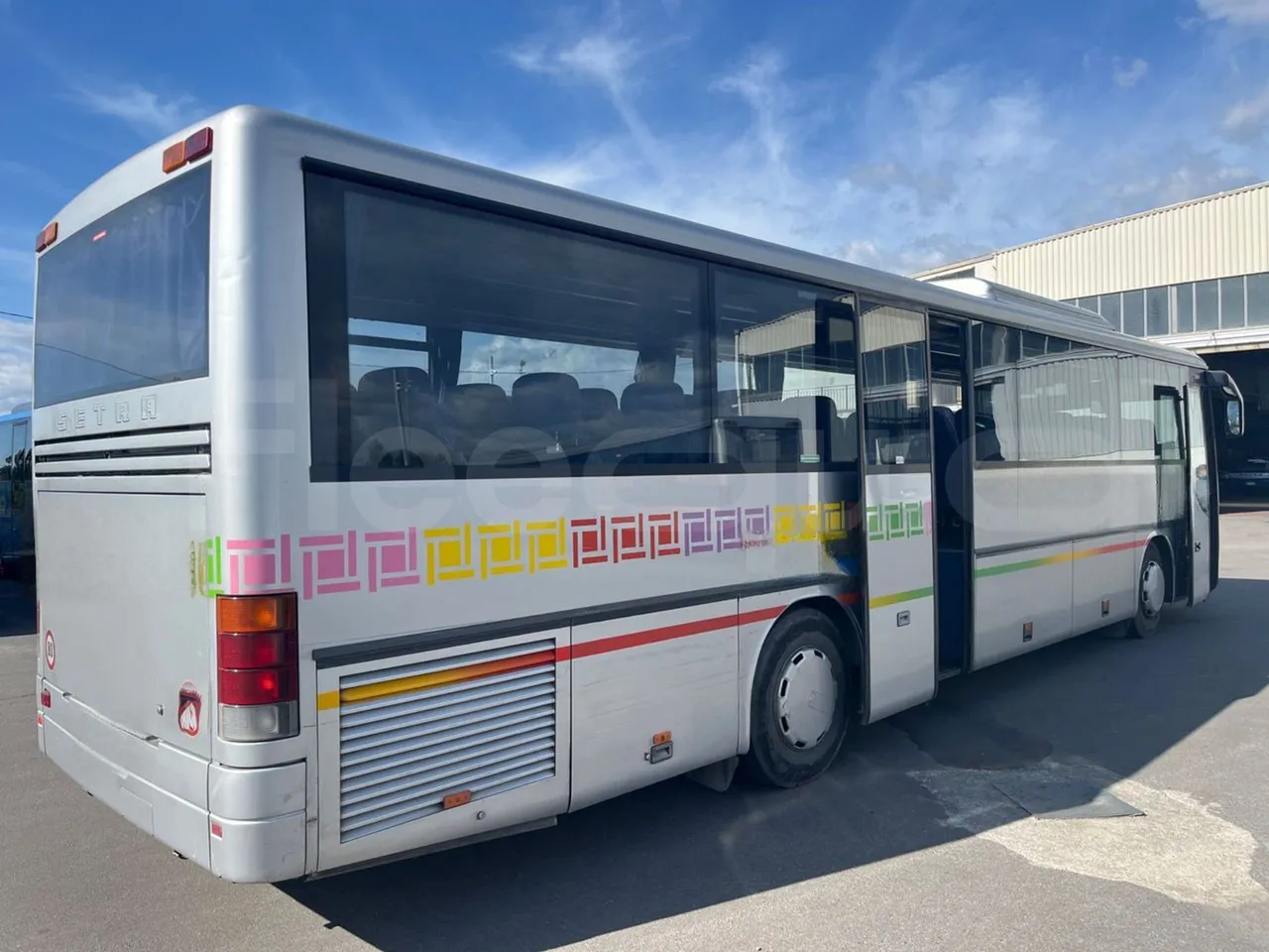 Setra S315 GT/ Euro 3 - 260 Kw - 12 Mt - 3/4 right rear doors open