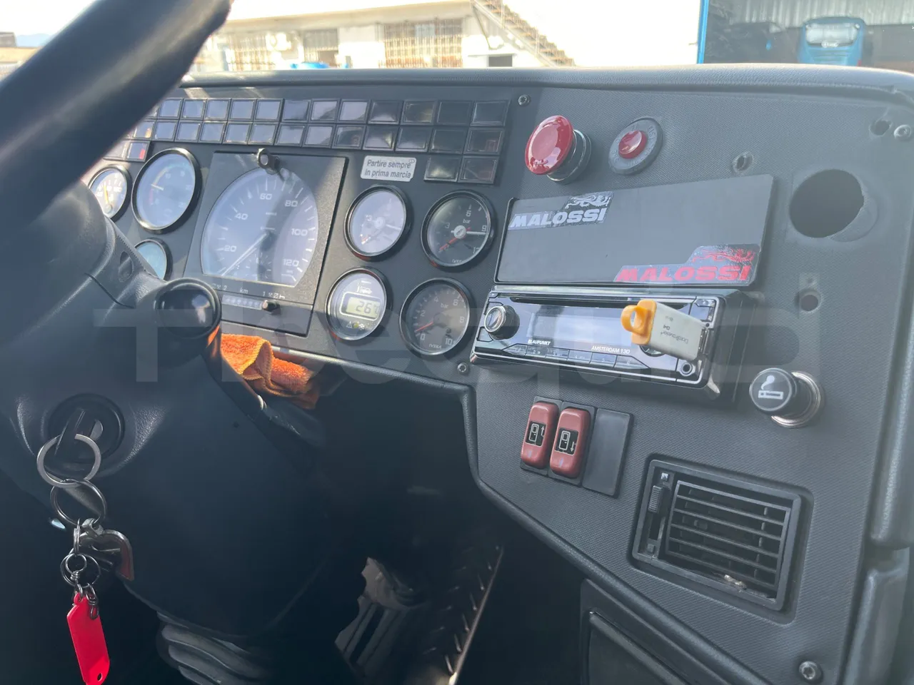 Setra S315 GT/ Euro 3 - 260 Kw - 12 Mt - radio accessories photo