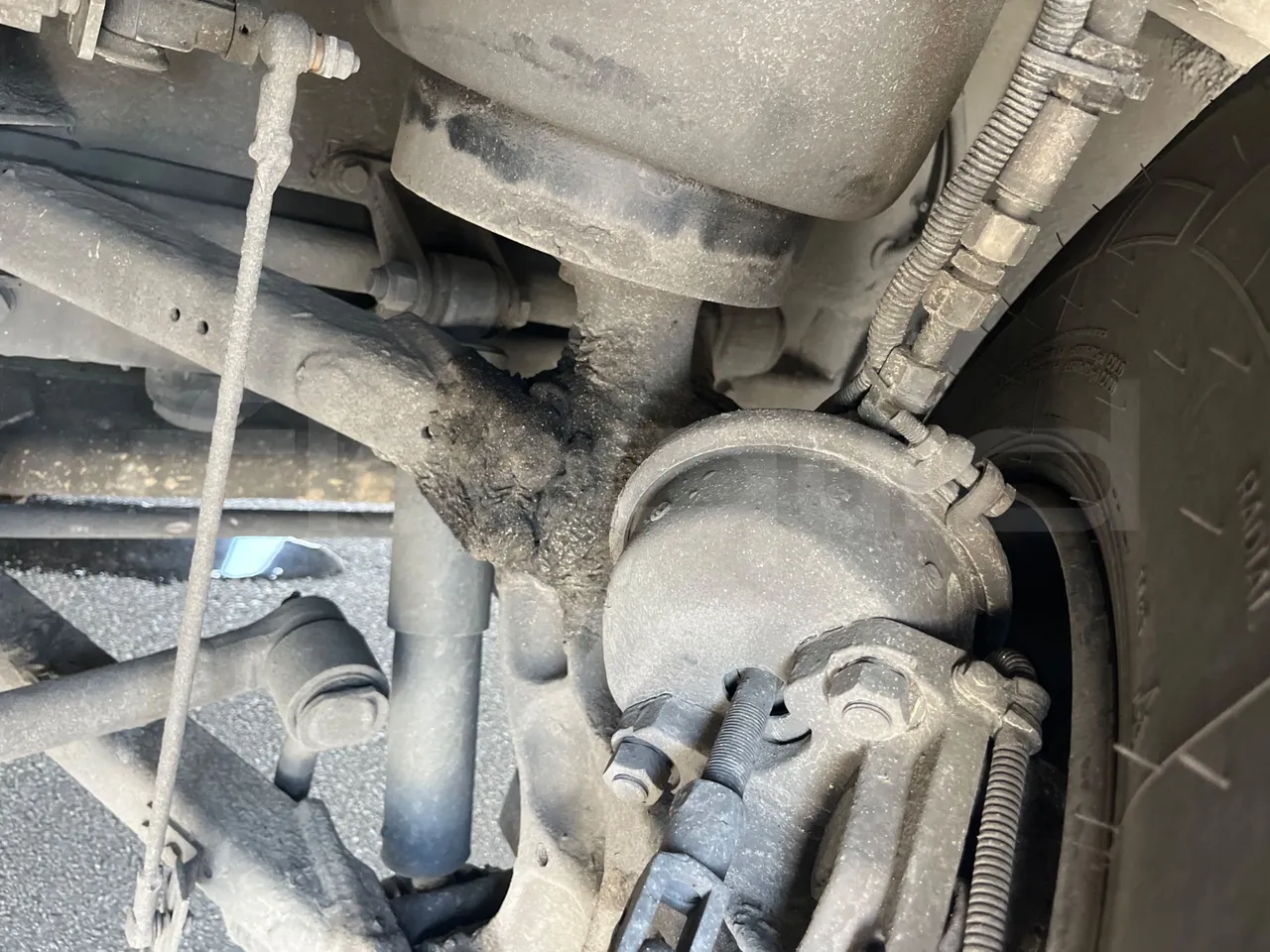 Setra S315 GT/ Euro 3 - 260 Kw - 12 Mt - front brake calipers left