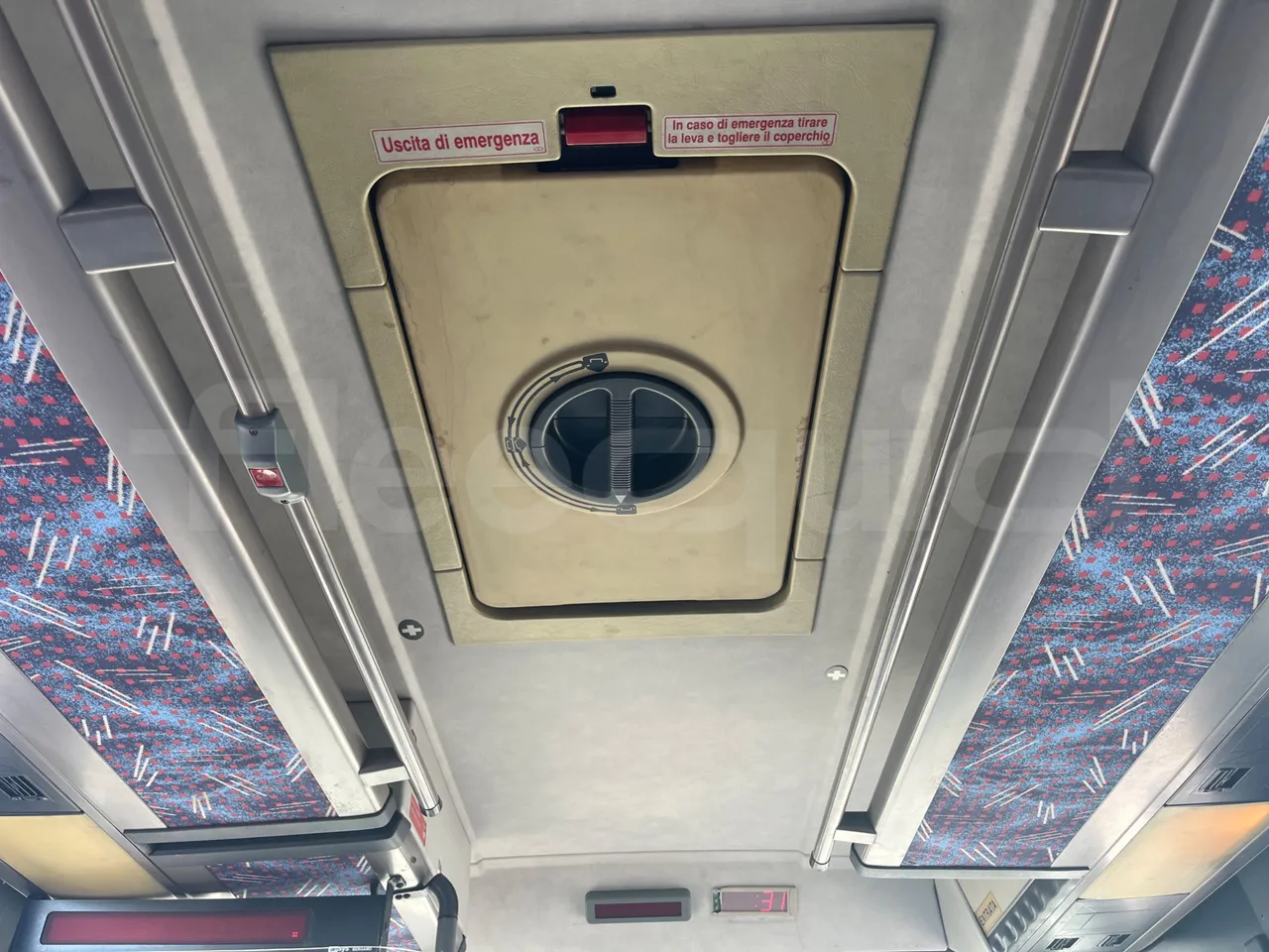 Setra S315 GT/ Euro 3 - 260 Kw - 12 Mt - roof hatch 2