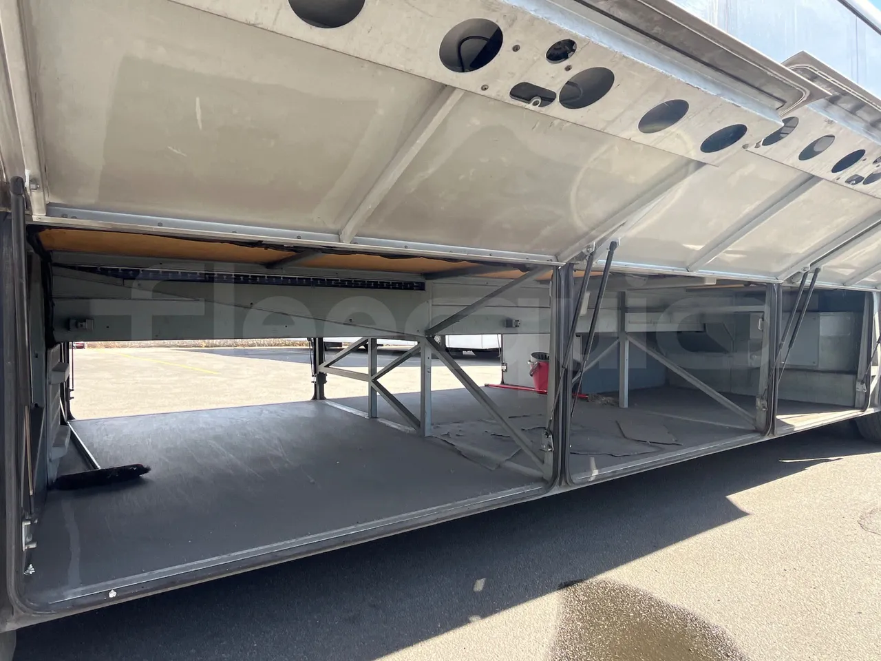 Setra S315 GT/ Euro 3 - 260 Kw - 12 Mt - internal frame rust check