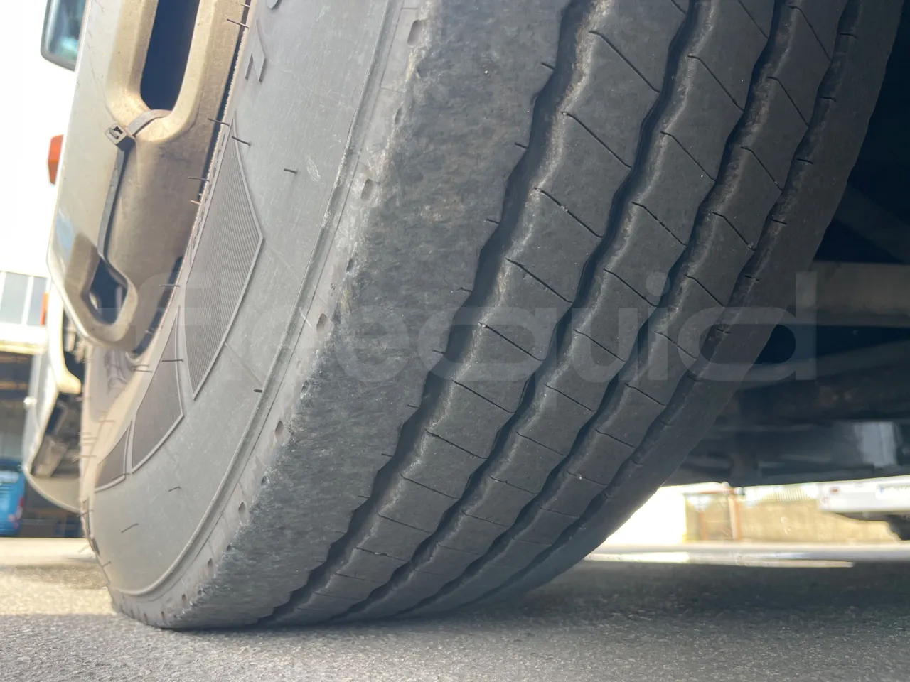 Setra S315 GT/ Euro 3 - 260 Kw - 12 Mt - tread condition front tires right