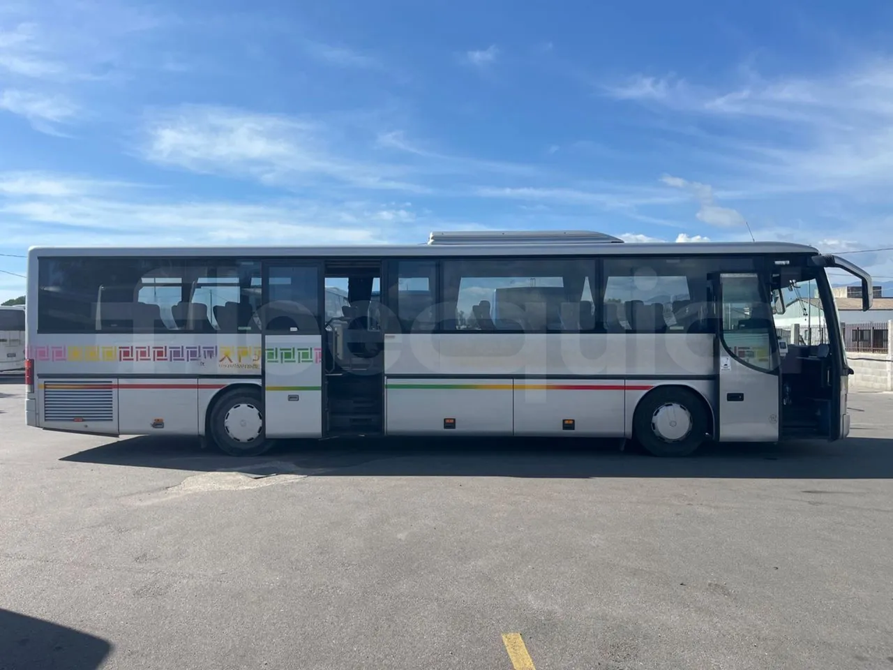 Setra S315 GT/ Euro 3 - 260 Kw - 12 Mt - right side doors open