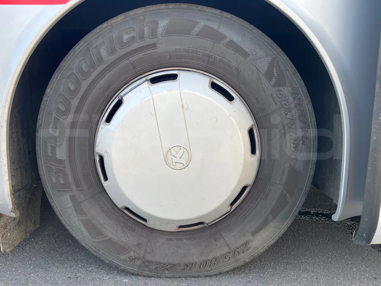 Setra S315 GT/ Euro 3 - 260 Kw - 12 Mt - front left tire measurements