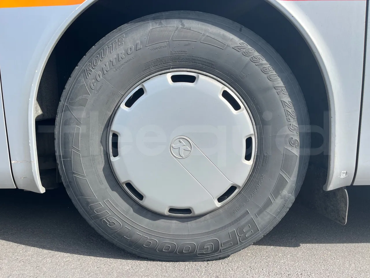 Setra S315 GT/ Euro 3 - 260 Kw - 12 Mt - rear left tire photo