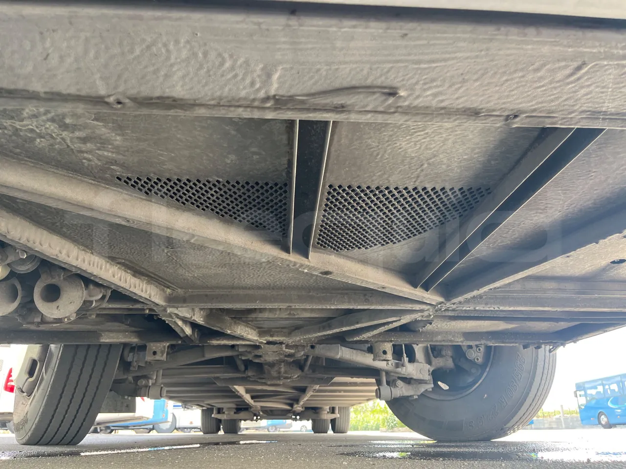 Setra S315 GT/ Euro 3 - 260 Kw - 12 Mt - front undercarriage from front