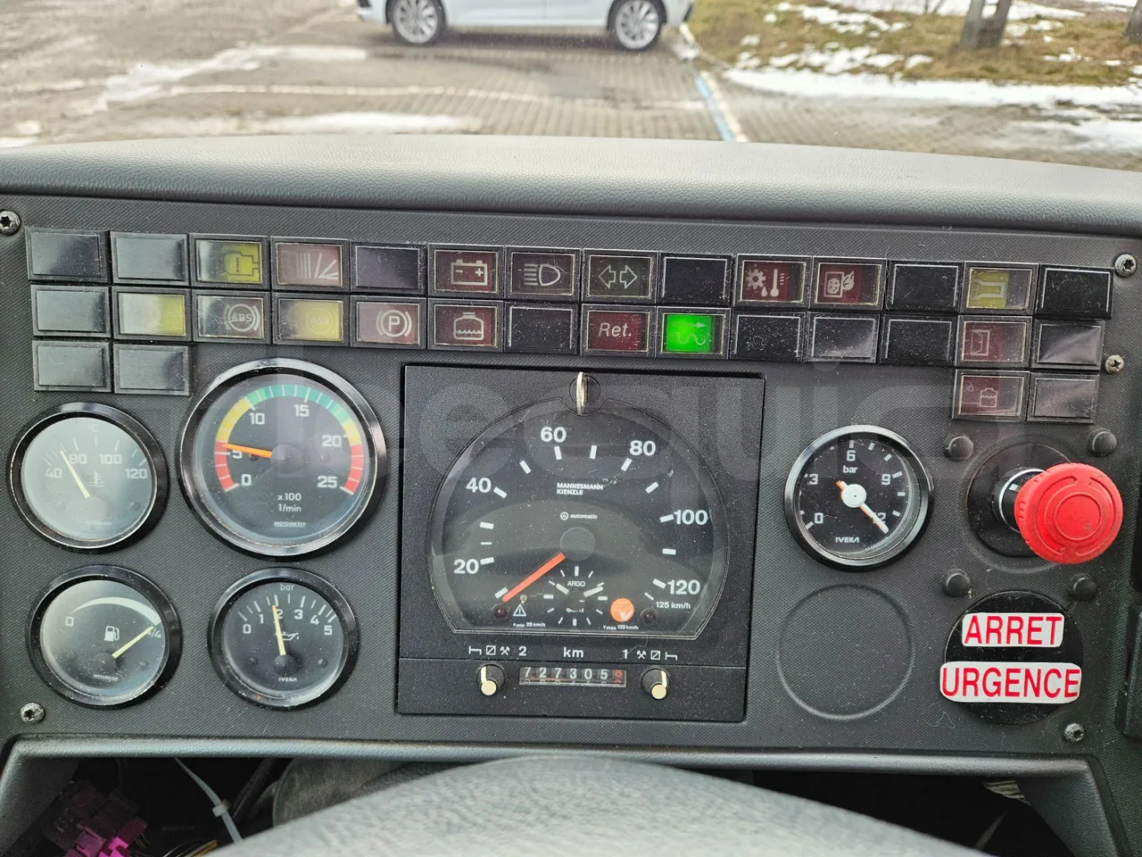 Setra S317UL UL - Euro3 - 220kW - 13.850mt - dashboard lights on