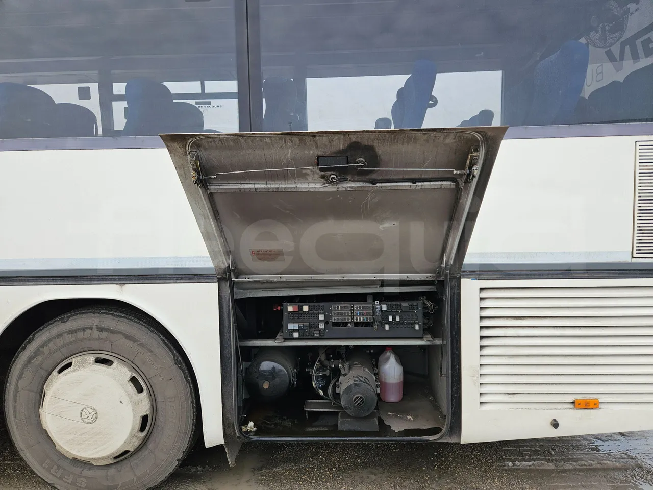 Setra S317UL UL - Euro3 - 220kW - 13.850mt - external compartments photo