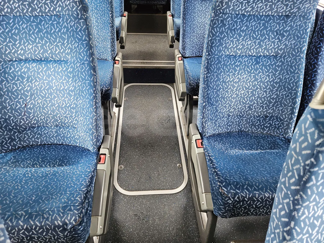 Setra S317UL UL - Euro3 - 220kW - 13.850mt - floor hatches photo