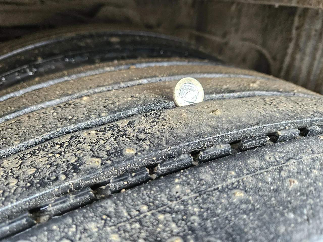 Setra S317UL UL - Euro3 - 220kW - 13.850mt - tread condition second axle tires right