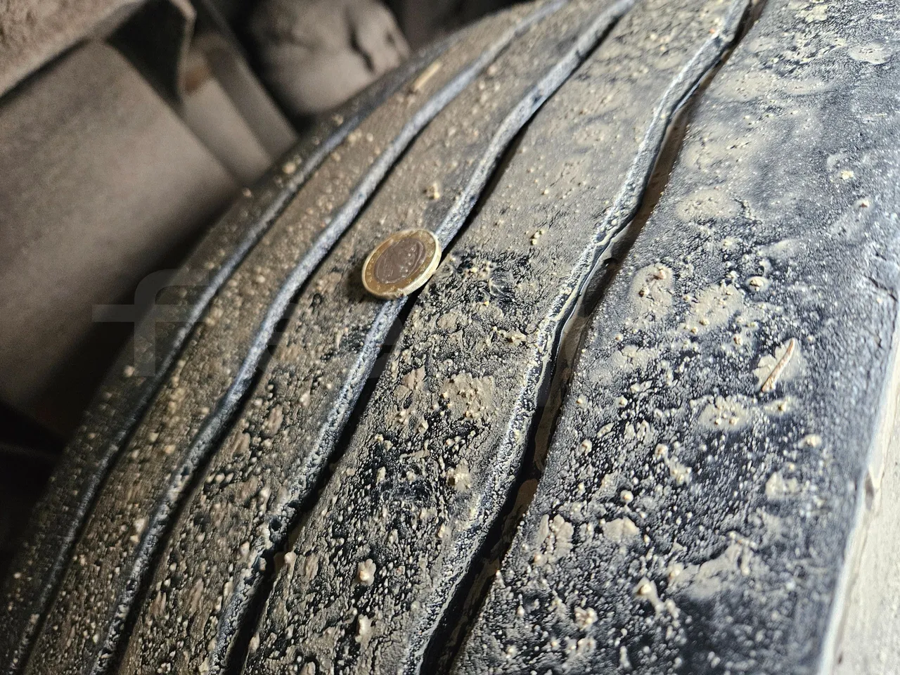 Setra S317UL UL - Euro3 - 220kW - 13.850mt - tread condition third axle tires right