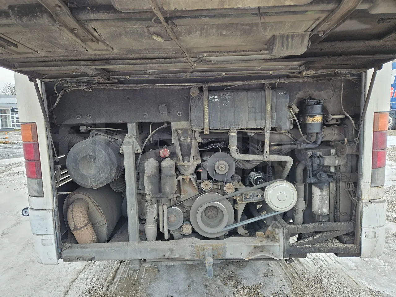 Setra S317UL UL - Euro3 - 220kW - 13.850mt - rear hatch open