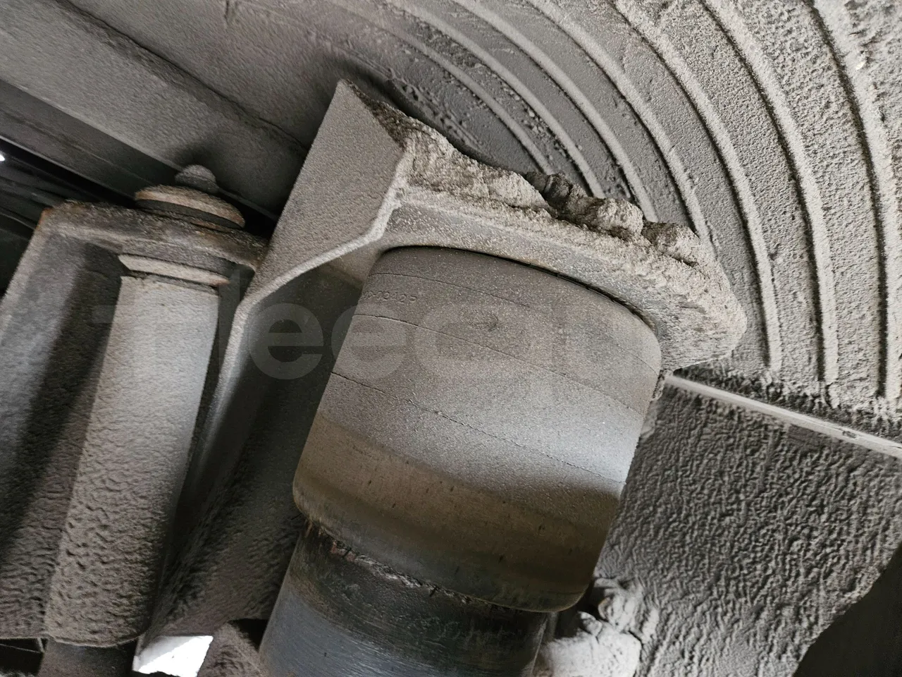 Setra S317UL UL - Euro3 - 220kW - 13.850mt - axel 3 shock absorbers 2 left