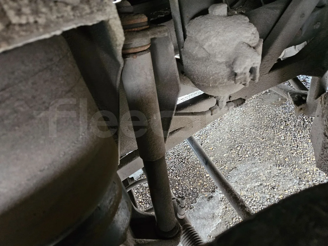 Setra S317UL UL - Euro3 - 220kW - 13.850mt - axel 3 shock absorbers 1 right