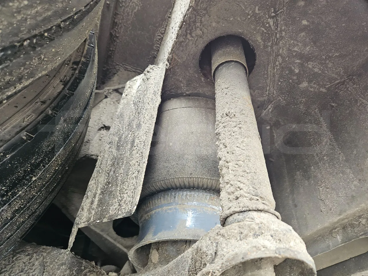 Setra S317UL UL - Euro3 - 220kW - 13.850mt - axle 2 shock absorbers 1 right