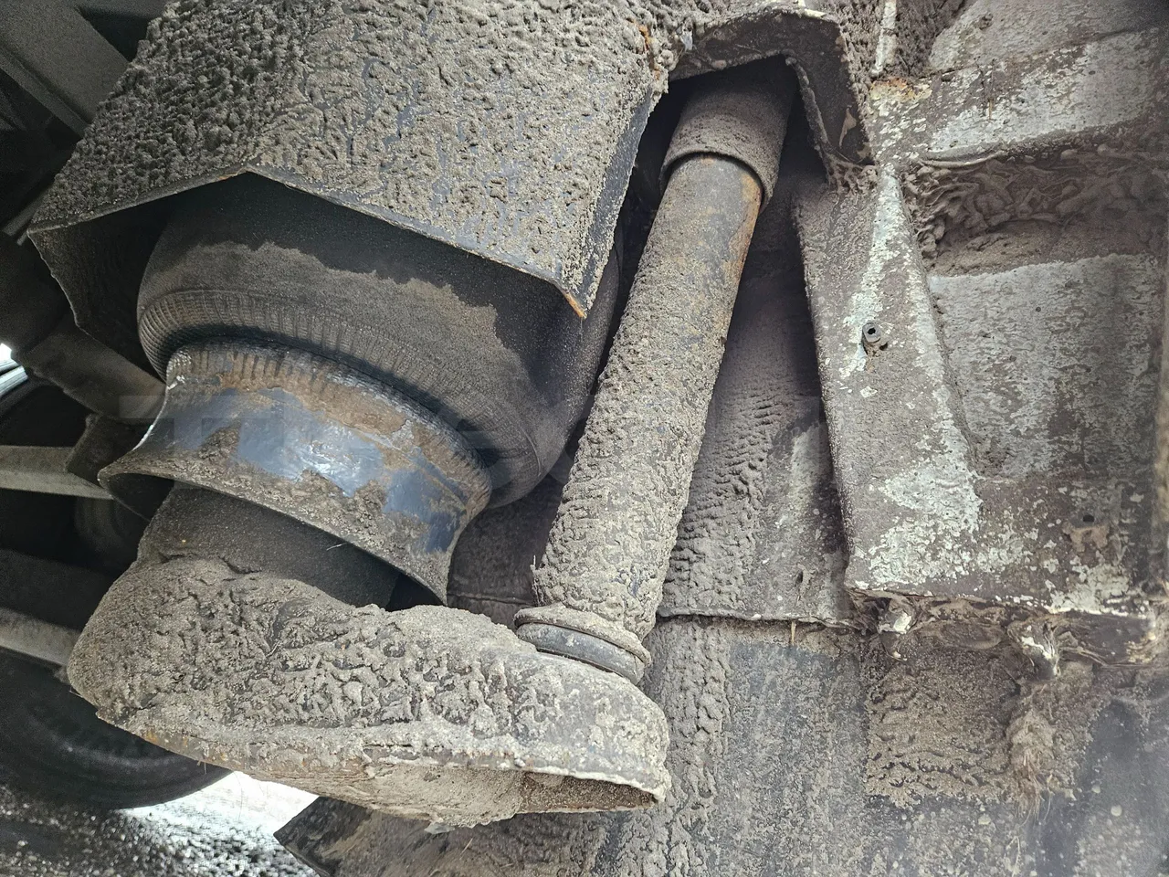 Setra S317UL UL - Euro3 - 220kW - 13.850mt - axle 2 shock absorbers 2 left