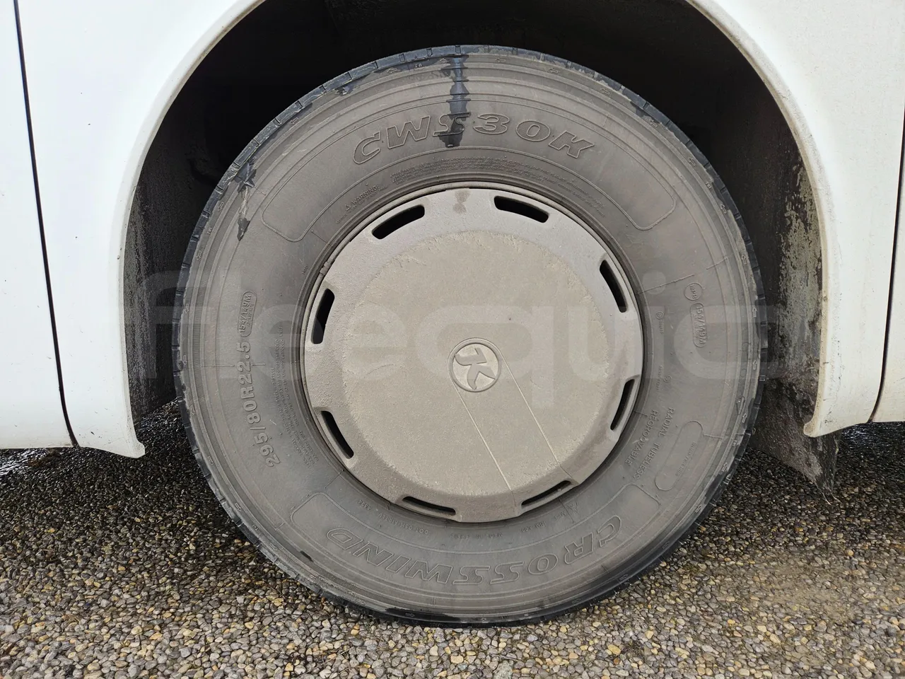 Setra S317UL UL - Euro3 - 220kW - 13.850mt - front left tire measurements